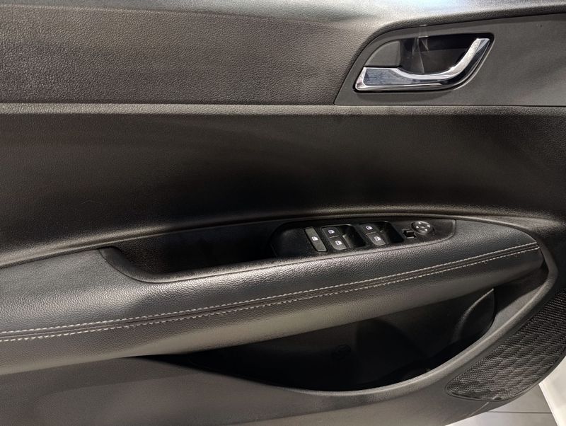 Hyundai Hb20 Limited 1.0 12v Mec. 2024/2025 SIM VEÍCULOS PORTO ALEGRE / Carros no Vale