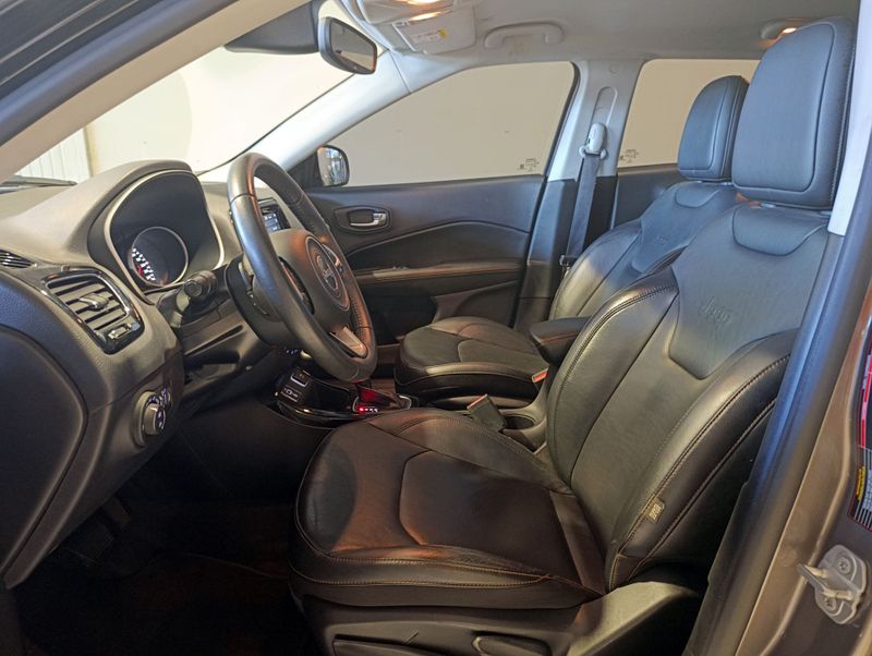 Jeep Compass Limited 2.0 4×2 16v 2018/2019 SIM VEÍCULOS PORTO ALEGRE / Carros no Vale