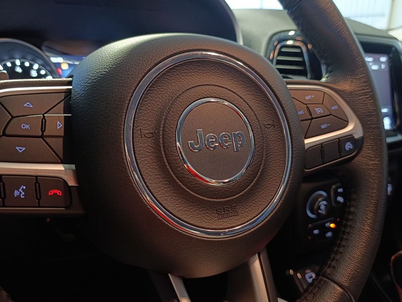 Jeep Compass Limited 2.0 4×2 16v 2018/2019 SIM VEÍCULOS PORTO ALEGRE / Carros no Vale