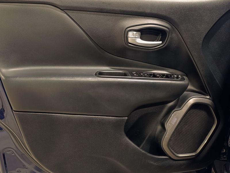 Jeep Renegade Longitude T270 1.3 Tb 4×2 2022/2023 SIM VEÍCULOS PORTO ALEGRE / Carros no Vale