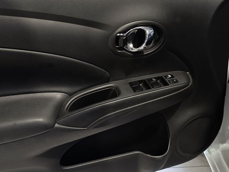 Nissan Versa 16sl Cvt 2018/2019 SIM VEÍCULOS PORTO ALEGRE / Carros no Vale