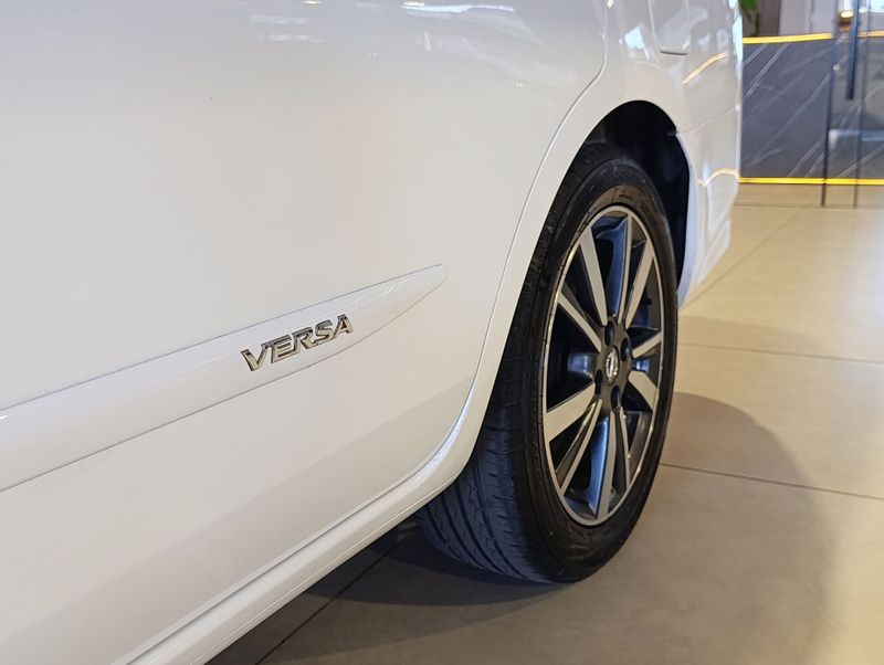 Nissan Versa 16sl Cvt 2018/2019 SIM VEÍCULOS PORTO ALEGRE / Carros no Vale