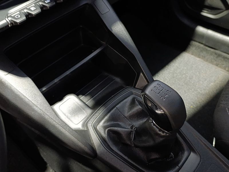 Peugeot 208 Like 1.0 6v Mec. 2023/2023 SIM VEÍCULOS PORTO ALEGRE / Carros no Vale