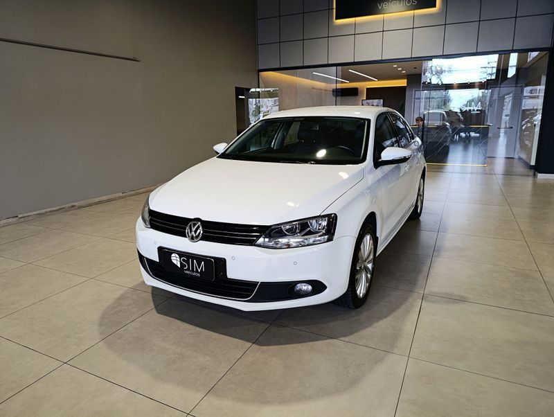 Volkswagen Jetta 2.0t 2014/2014 SIM VEÍCULOS PORTO ALEGRE / Carros no Vale