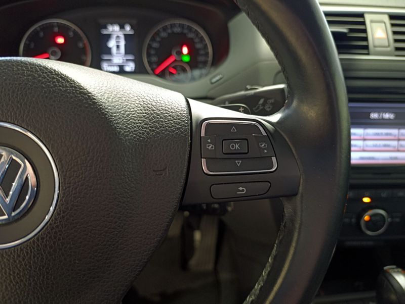 Volkswagen Jetta 2.0t 2014/2014 SIM VEÍCULOS PORTO ALEGRE / Carros no Vale