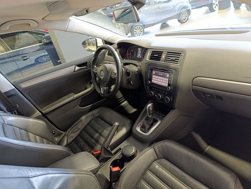 Volkswagen Jetta 2.0t 2014/2014 SIM VEÍCULOS PORTO ALEGRE / Carros no Vale