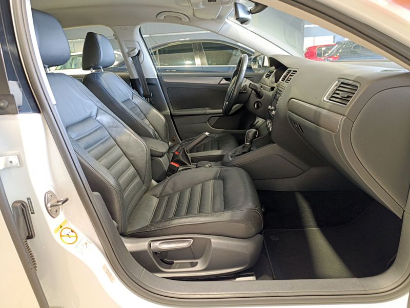 Volkswagen Jetta 2.0t 2014/2014 SIM VEÍCULOS PORTO ALEGRE / Carros no Vale