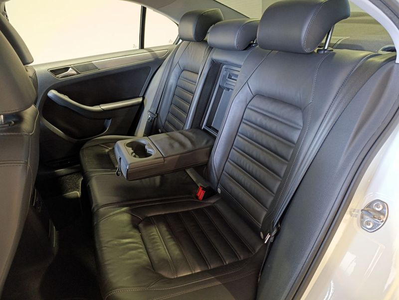 Volkswagen Jetta 2.0t 2014/2014 SIM VEÍCULOS PORTO ALEGRE / Carros no Vale