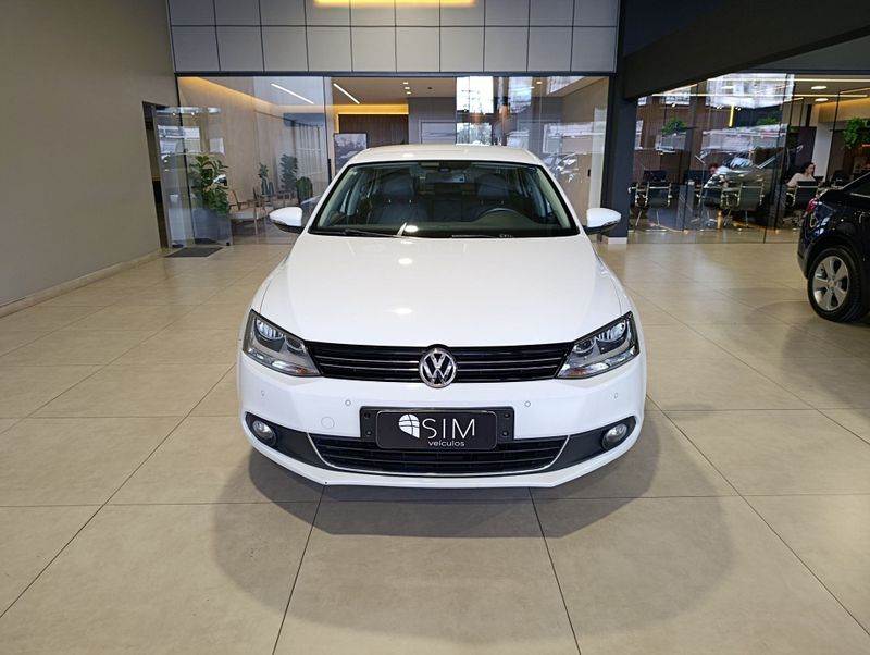 Volkswagen Jetta 2.0t 2014/2014 SIM VEÍCULOS PORTO ALEGRE / Carros no Vale
