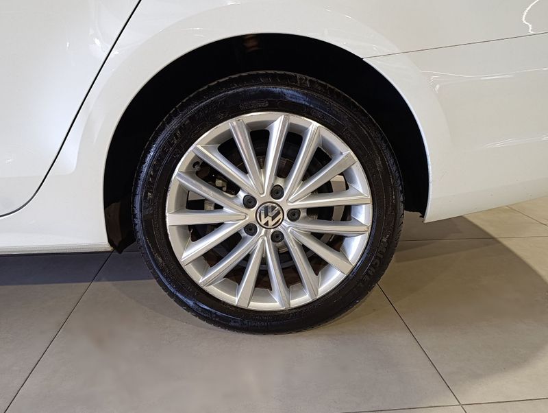 Volkswagen Jetta 2.0t 2014/2014 SIM VEÍCULOS PORTO ALEGRE / Carros no Vale