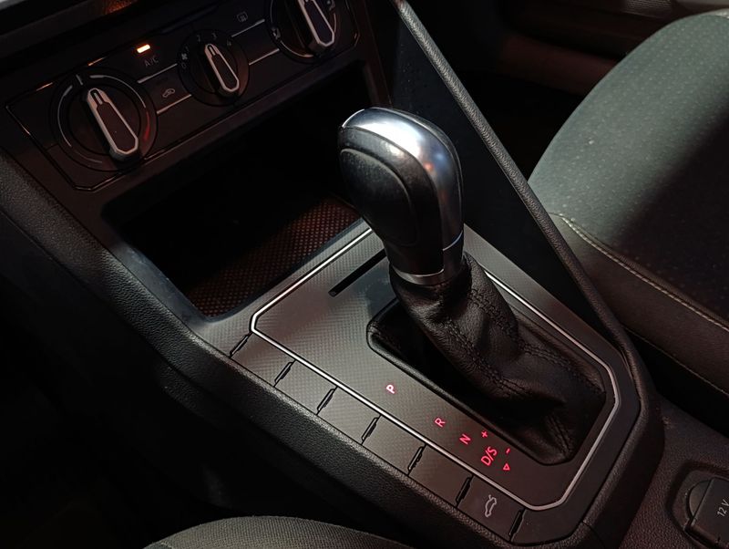 Volkswagen Polo Comfort 200 Tsi 1.0 12v 2018/2018 SIM VEÍCULOS PORTO ALEGRE / Carros no Vale