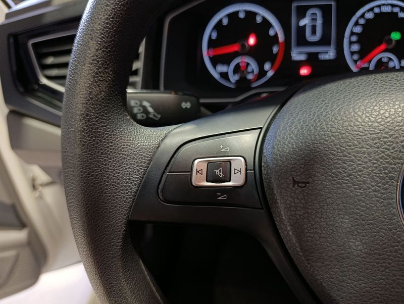 Volkswagen Polo Comfort 200 Tsi 1.0 12v 2018/2018 SIM VEÍCULOS PORTO ALEGRE / Carros no Vale