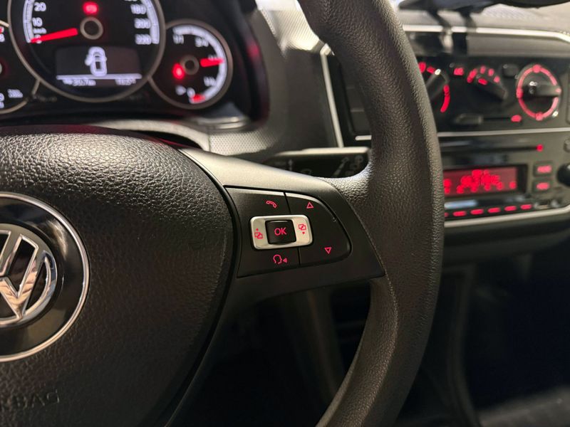 Volkswagen Up 1.0 Mpi Total 2019/2020 SIM VEÍCULOS PORTO ALEGRE / Carros no Vale