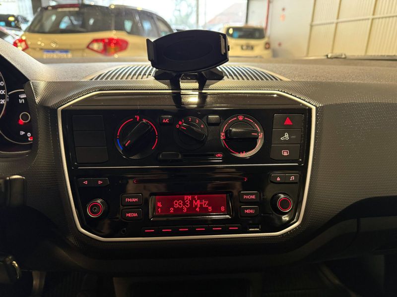 Volkswagen Up 1.0 Mpi Total 2019/2020 SIM VEÍCULOS PORTO ALEGRE / Carros no Vale