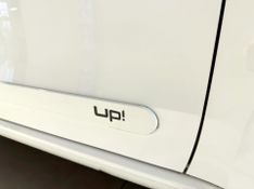 Volkswagen Up 1.0 Mpi Total 2019/2020 SIM VEÍCULOS PORTO ALEGRE / Carros no Vale