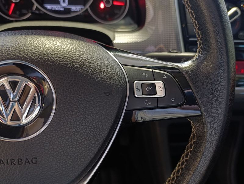 Volkswagen Up Cross Mdv 2017/2018 SIM VEÍCULOS PORTO ALEGRE / Carros no Vale