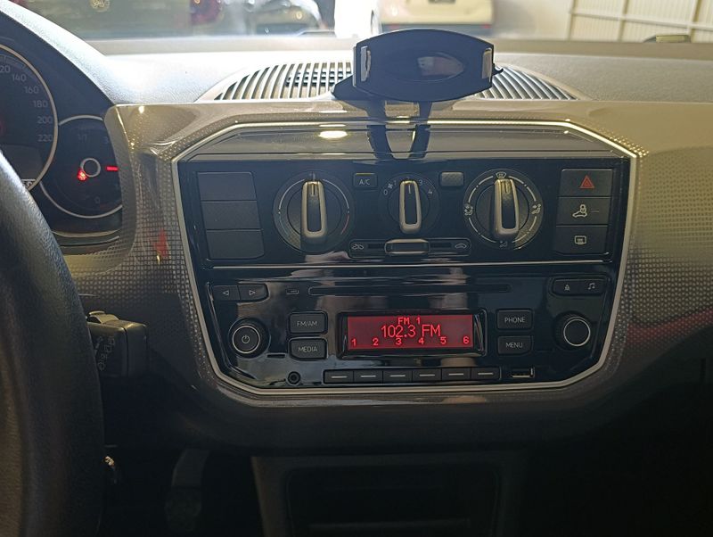 Volkswagen Up Cross Mdv 2017/2018 SIM VEÍCULOS PORTO ALEGRE / Carros no Vale