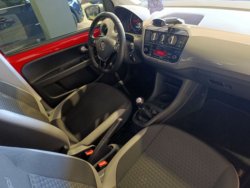 Volkswagen Up Cross Mdv 2017/2018 SIM VEÍCULOS PORTO ALEGRE / Carros no Vale