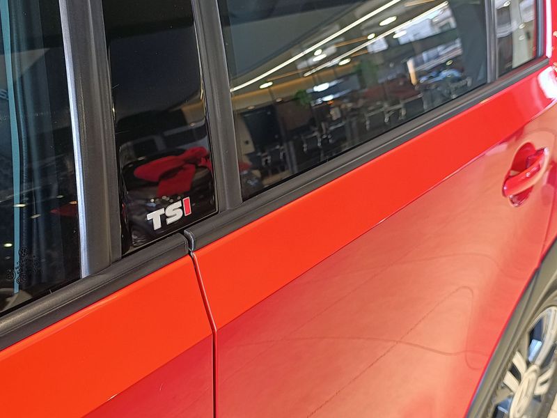 Volkswagen Up Cross Mdv 2017/2018 SIM VEÍCULOS PORTO ALEGRE / Carros no Vale