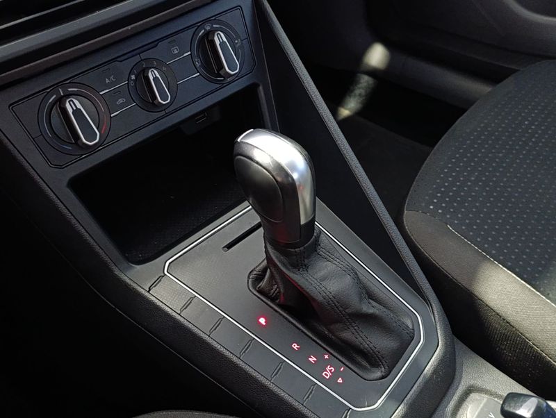 Volkswagen Virtus Comfort 200 Tsi 1.0 12v 2021/2022 SIM VEÍCULOS PORTO ALEGRE / Carros no Vale