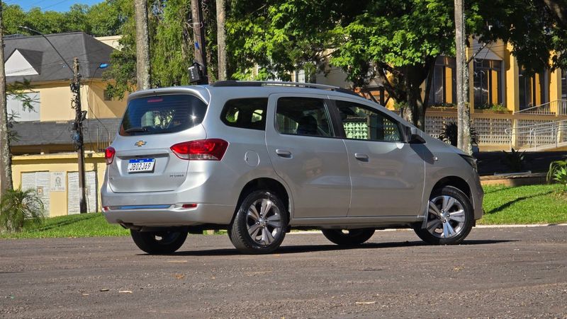 CHEVROLET SPIN PREMIER 1.8 8V Econo 2022/2023 AUTO NÍVEL VEÍCULOS SANTA CRUZ DO SUL / Carros no Vale