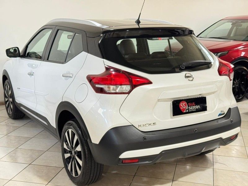 NISSAN KICKS 1.6 16V SL PACK PLUS XTRONIC 2017/2018 SUL SERRA MOTORS CAXIAS DO SUL / Carros no Vale