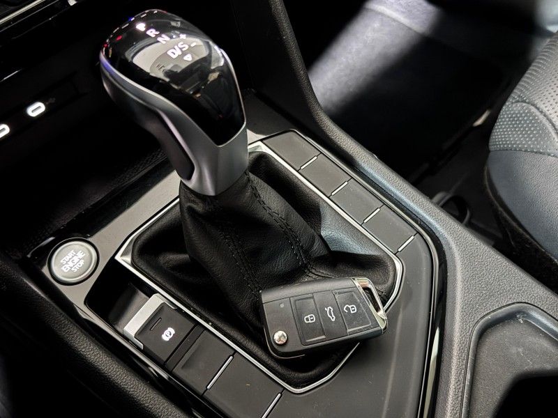 VOLKSWAGEN TAOS 1.4 16V HIGHLINE TSI 2023/2023 SUL SERRA MOTORS CAXIAS DO SUL / Carros no Vale