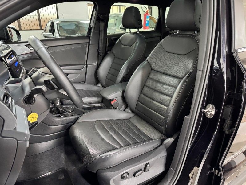 VOLKSWAGEN TAOS 1.4 16V HIGHLINE TSI 2023/2023 SUL SERRA MOTORS CAXIAS DO SUL / Carros no Vale