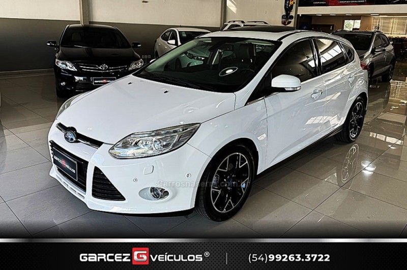 FORD FOCUS 2.0 TITANIUM PLUS HATCH 16V AUTO 2015/2015 GARCEZ VEÍCULOS BENTO GONÇALVES / Carros no Vale