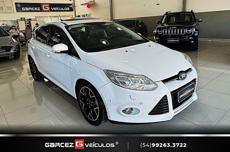 FORD FOCUS 2.0 TITANIUM PLUS HATCH 16V AUTO 2015/2015 GARCEZ VEÍCULOS BENTO GONÇALVES / Carros no Vale