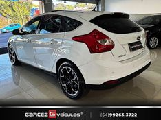 FORD FOCUS 2.0 TITANIUM PLUS HATCH 16V AUTO 2015/2015 GARCEZ VEÍCULOS BENTO GONÇALVES / Carros no Vale