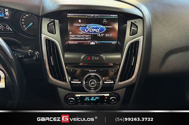 FORD FOCUS 2.0 TITANIUM PLUS HATCH 16V AUTO 2015/2015 GARCEZ VEÍCULOS BENTO GONÇALVES / Carros no Vale