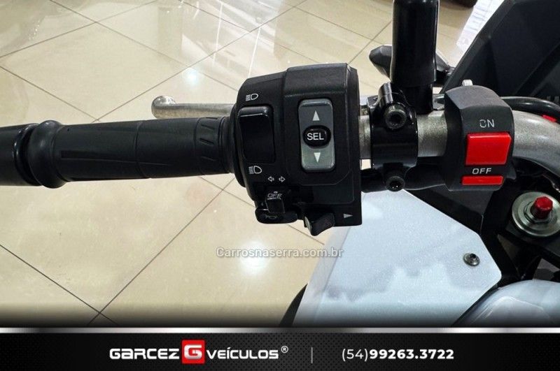 KAWASAKI VERSYS 1000 ABS 2012/2013 GARCEZ VEÍCULOS BENTO GONÇALVES / Carros no Vale