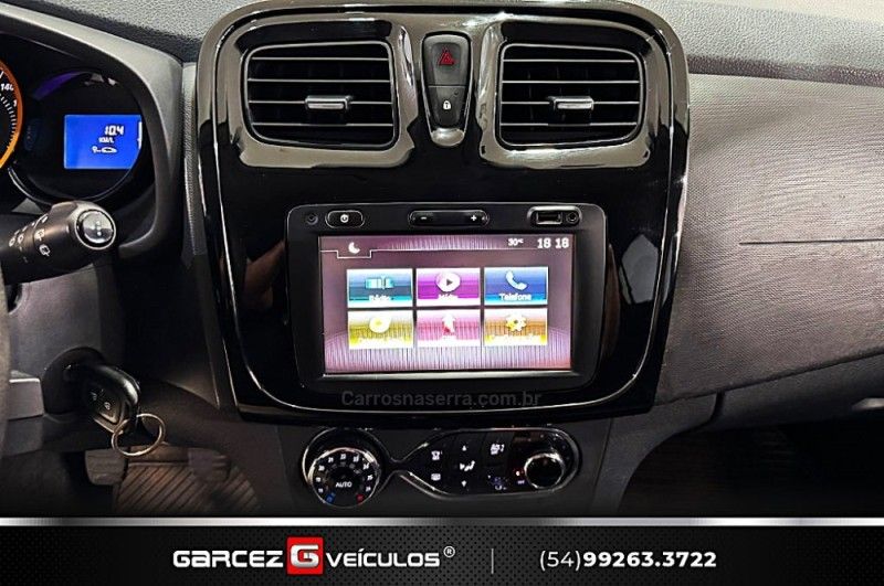 RENAULT SANDERO 1.6 STEPWAY 8V 2015/2016 GARCEZ VEÍCULOS BENTO GONÇALVES / Carros no Vale RENAULT SANDERO 1.6 STEPWAY 8V 2015/2016 GARCEZ VEÍCULOS BENTO GONÇALVES / Carros no Vale