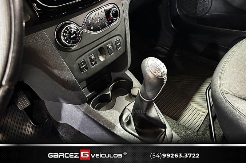 RENAULT SANDERO 1.6 STEPWAY 8V 2015/2016 GARCEZ VEÍCULOS BENTO GONÇALVES / Carros no Vale RENAULT SANDERO 1.6 STEPWAY 8V 2015/2016 GARCEZ VEÍCULOS BENTO GONÇALVES / Carros no Vale