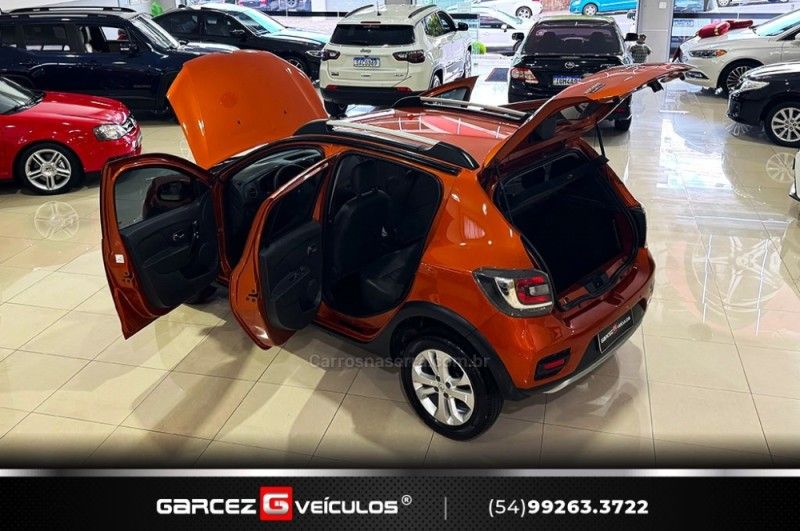 RENAULT SANDERO 1.6 STEPWAY 8V 2015/2016 GARCEZ VEÍCULOS BENTO GONÇALVES / Carros no Vale RENAULT SANDERO 1.6 STEPWAY 8V 2015/2016 GARCEZ VEÍCULOS BENTO GONÇALVES / Carros no Vale
