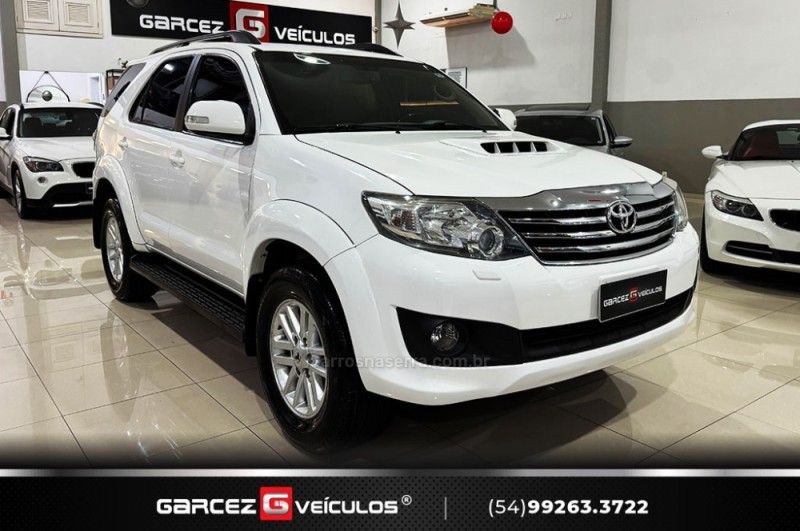 TOYOTA HILUX SW4 3.0 SRV 4X4 16V TURBO INTERCOOLER 2013/2013 GARCEZ VEÍCULOS BENTO GONÇALVES / Carros no Vale TOYOTA HILUX SW4 3.0 SRV 4X4 16V TURBO INTERCOOLER 2013/2013 GARCEZ VEÍCULOS BENTO GONÇALVES / Carros no Vale