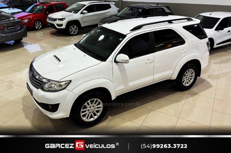 TOYOTA HILUX SW4 3.0 SRV 4X4 16V TURBO INTERCOOLER 2013/2013 GARCEZ VEÍCULOS BENTO GONÇALVES / Carros no Vale TOYOTA HILUX SW4 3.0 SRV 4X4 16V TURBO INTERCOOLER 2013/2013 GARCEZ VEÍCULOS BENTO GONÇALVES / Carros no Vale