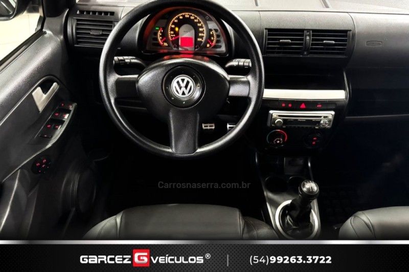 VOLKSWAGEN CROSSFOX 1.6 MI 8V 2005/2006 GARCEZ VEÍCULOS BENTO GONÇALVES / Carros no Vale