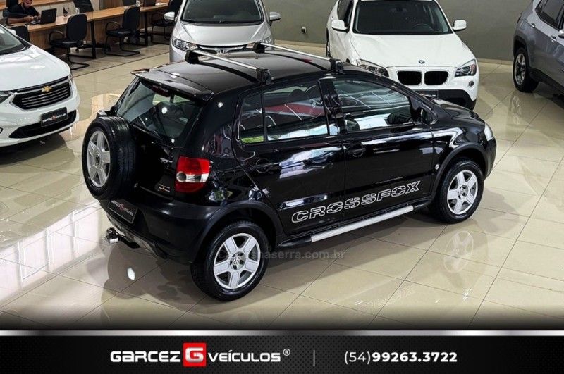 VOLKSWAGEN CROSSFOX 1.6 MI 8V 2005/2006 GARCEZ VEÍCULOS BENTO GONÇALVES / Carros no Vale
