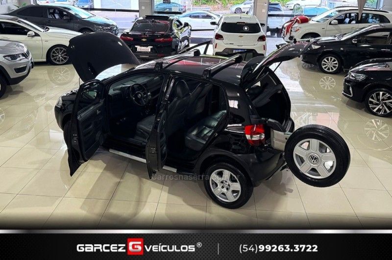 VOLKSWAGEN CROSSFOX 1.6 MI 8V 2005/2006 GARCEZ VEÍCULOS BENTO GONÇALVES / Carros no Vale