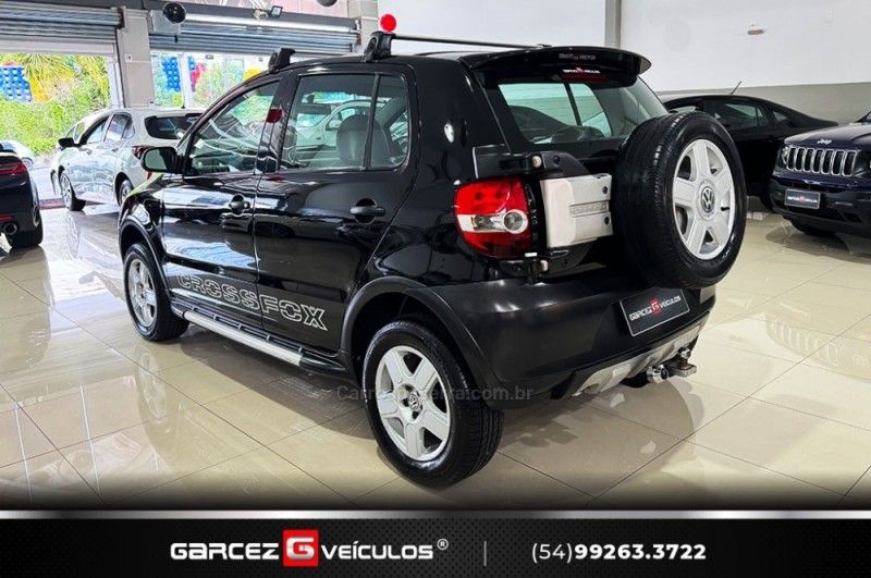 VOLKSWAGEN CROSSFOX 1.6 MI 8V 2005/2006 GARCEZ VEÍCULOS BENTO GONÇALVES / Carros no Vale