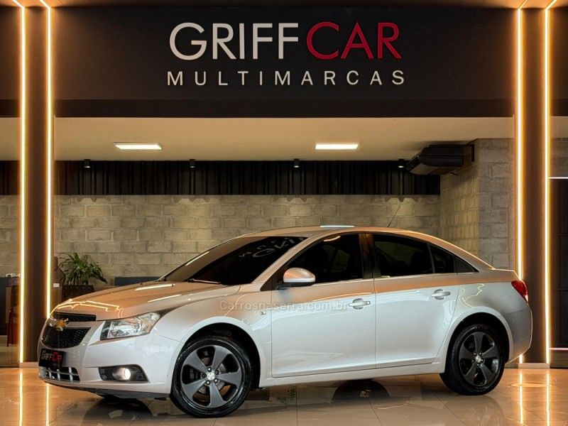 CHEVROLET CRUZE 1.8 LT 16V 2013/2014 GRIFFCAR MULTIMARCAS DOIS IRMÃOS / Carros no Vale
