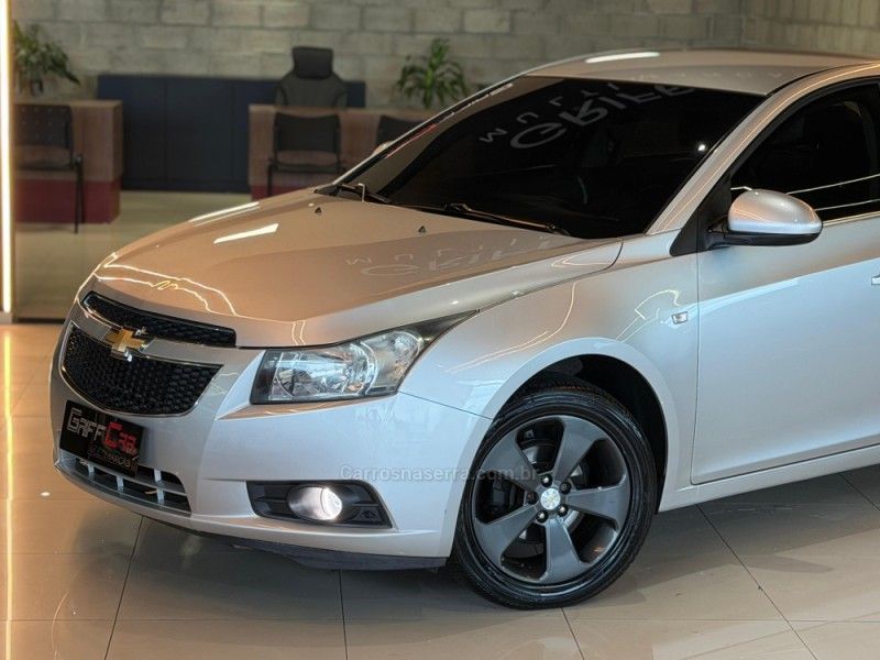 CHEVROLET CRUZE 1.8 LT 16V 2013/2014 GRIFFCAR MULTIMARCAS DOIS IRMÃOS / Carros no Vale