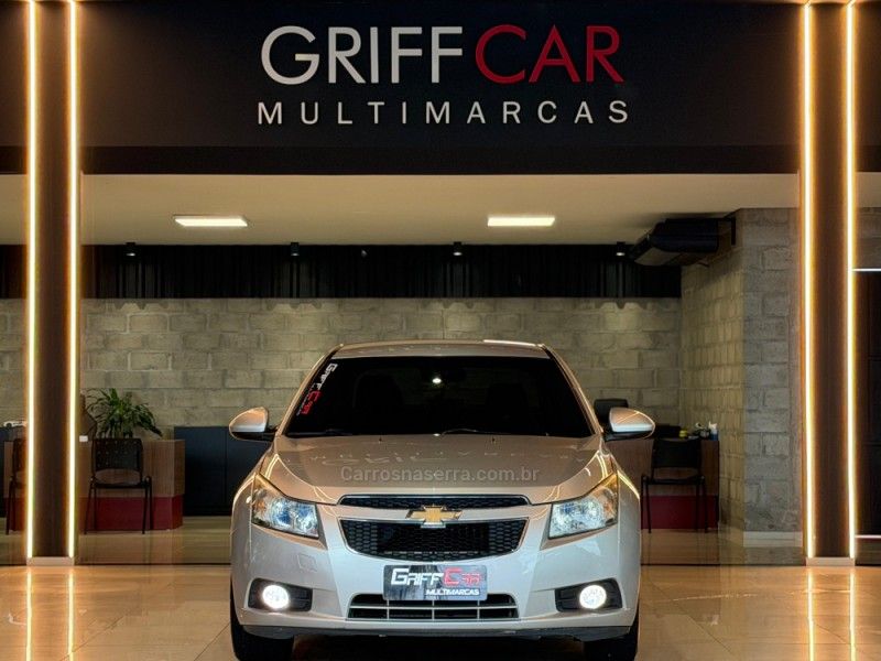 CHEVROLET CRUZE 1.8 LT 16V 2013/2014 GRIFFCAR MULTIMARCAS DOIS IRMÃOS / Carros no Vale