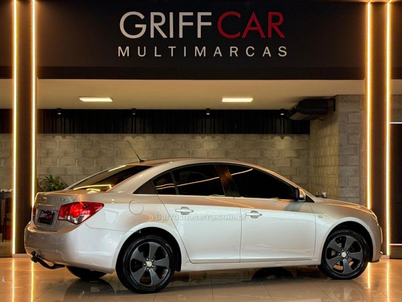 CHEVROLET CRUZE 1.8 LT 16V 2013/2014 GRIFFCAR MULTIMARCAS DOIS IRMÃOS / Carros no Vale