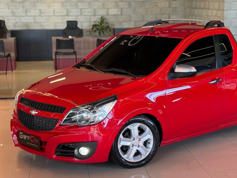 CHEVROLET MONTANA 1.4 MPFI LS CS 8V 2014/2014 GRIFFCAR MULTIMARCAS DOIS IRMÃOS / Carros no Vale