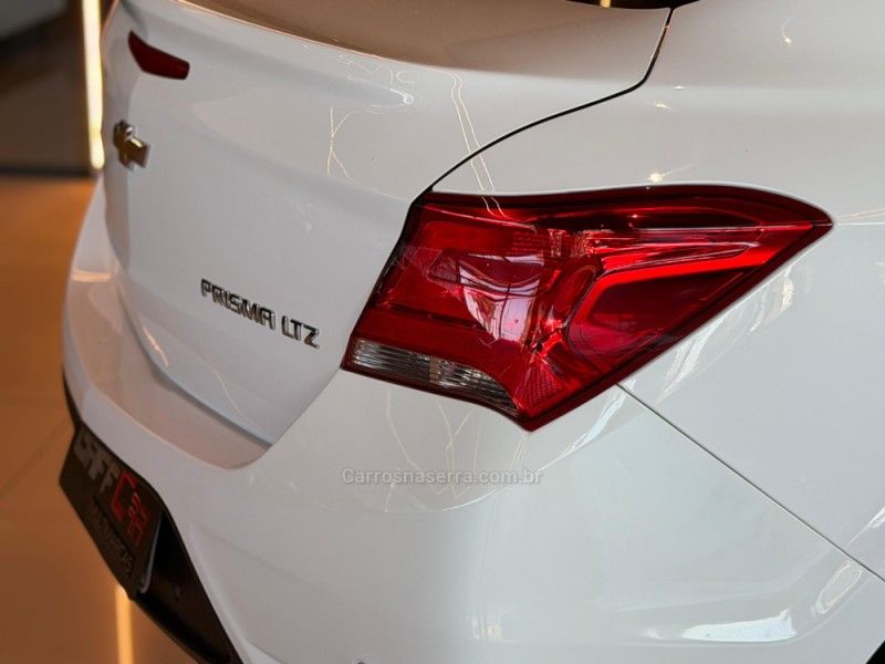 CHEVROLET PRISMA 1.4 MPFI LTZ 8V 2017/2017 GRIFFCAR MULTIMARCAS DOIS IRMÃOS / Carros no Vale