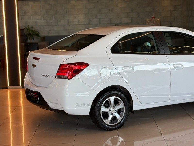 CHEVROLET PRISMA 1.4 MPFI LTZ 8V 2017/2017 GRIFFCAR MULTIMARCAS DOIS IRMÃOS / Carros no Vale