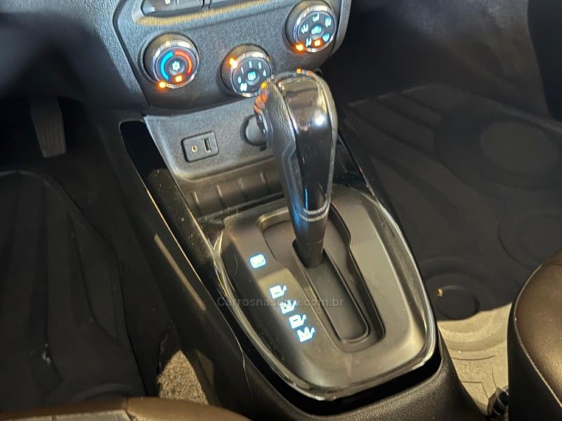 CHEVROLET PRISMA 1.4 MPFI LTZ 8V 2017/2017 GRIFFCAR MULTIMARCAS DOIS IRMÃOS / Carros no Vale